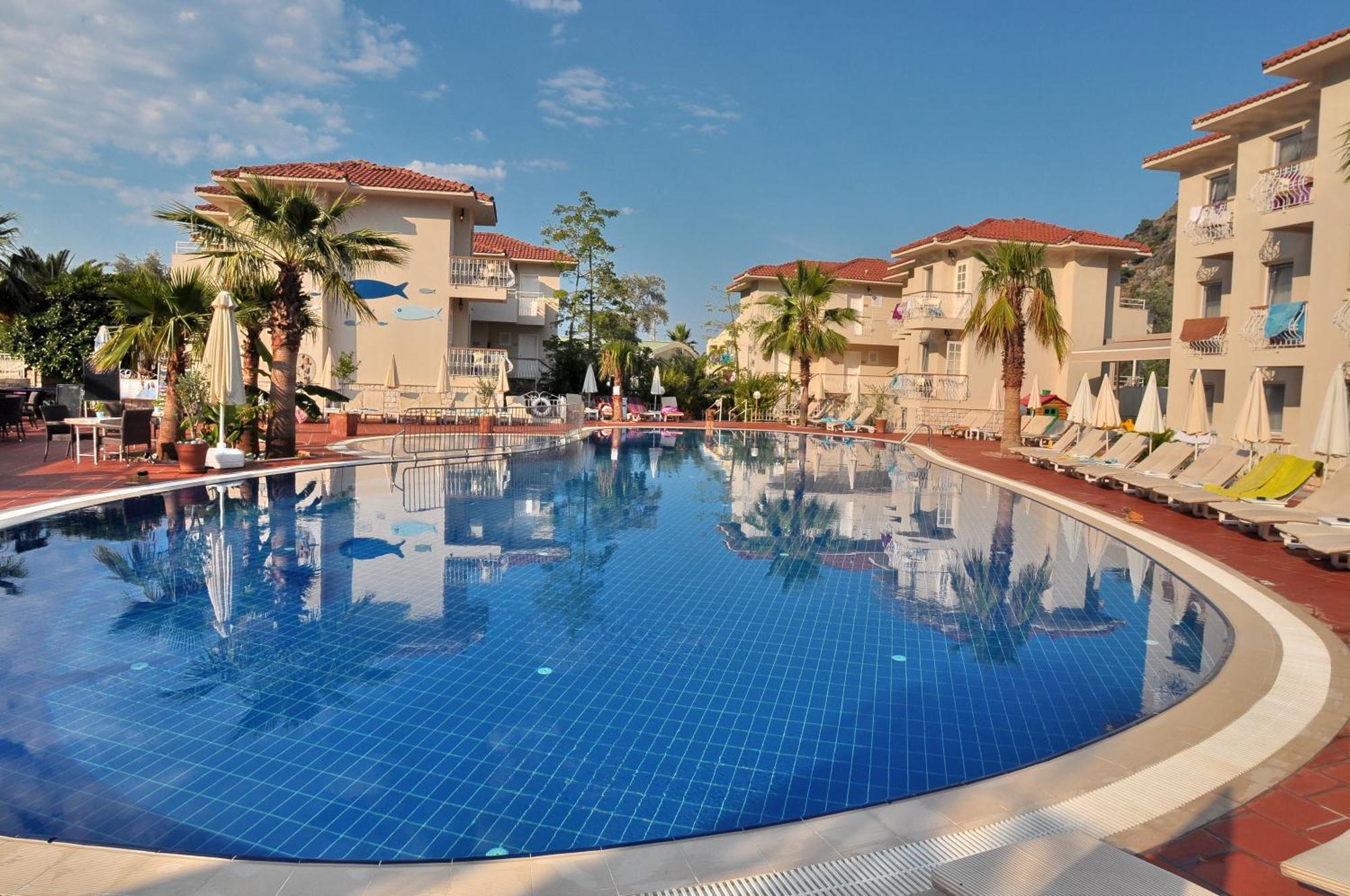 אולודניץ The Blue Lagoon Deluxe Hotel מראה חיצוני תמונה